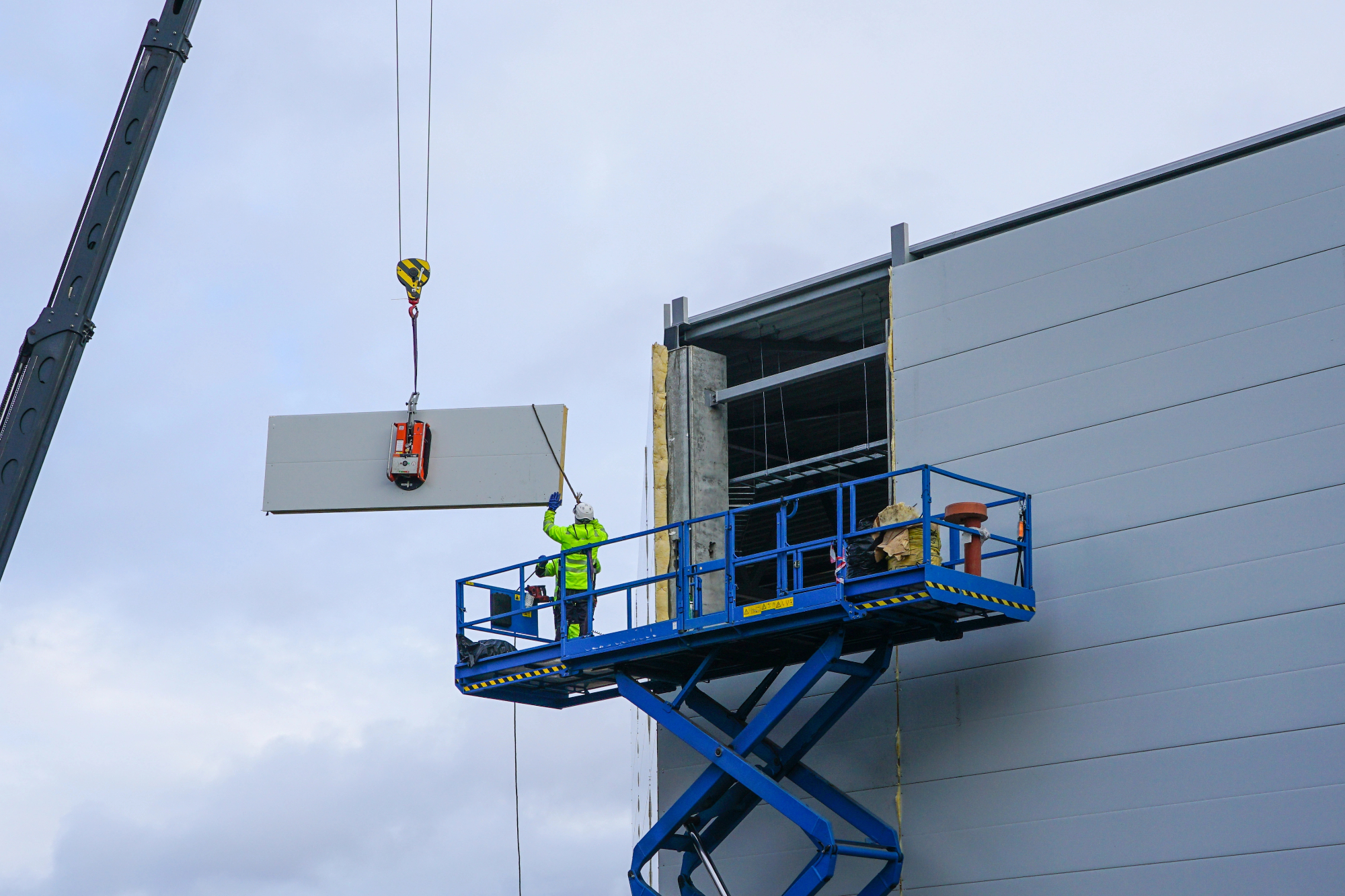 Dvig in montaža nista samo fizično delo, ampak predvsem organizacija
